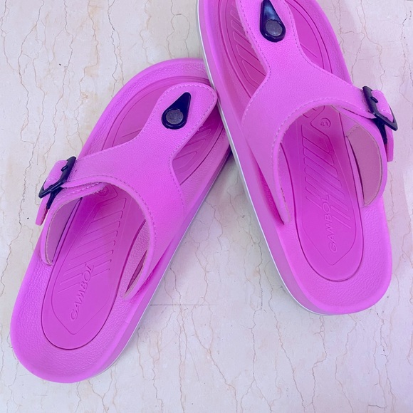 Pink colour rubber T strap flip flops with buckle closure by Gambol in size 41 - Picture 2 of 9